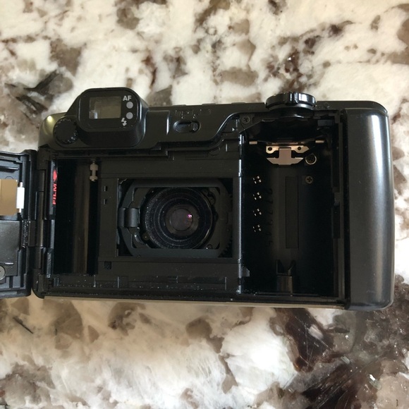 Pentax IQZoom 90MC 35mm Film Camera - 38-90mm Zoom, New Battery, Untested Film - Picture 10 of 11